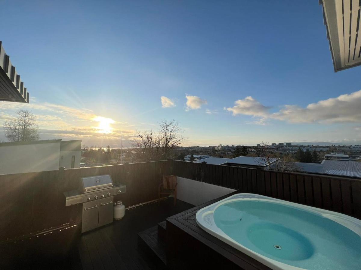 Iceland Sjf Villa, Hot Tub & Outdoor Sauna Amazing Mountains And City View Over 레이캬비크 외부 사진