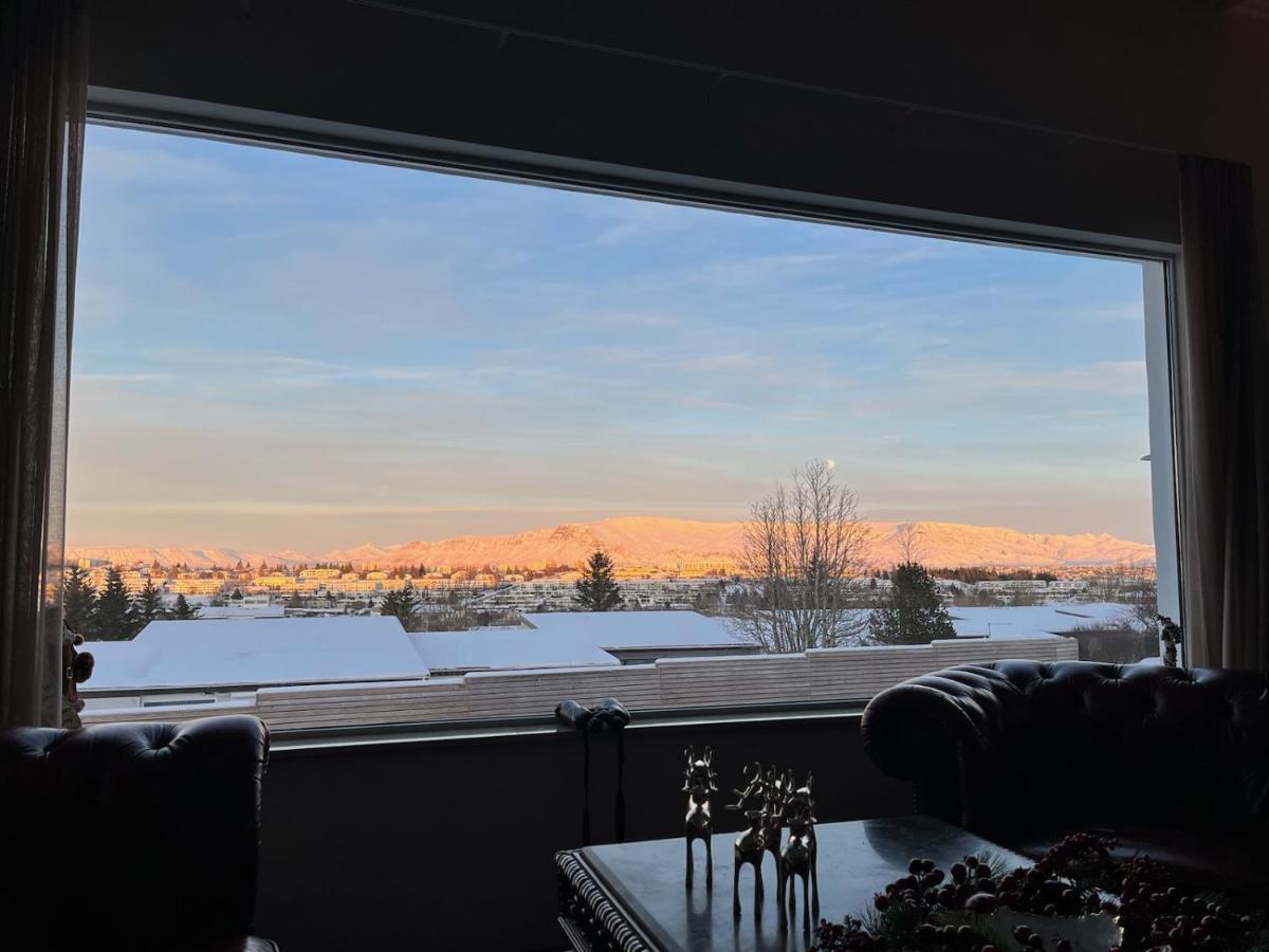 Iceland Sjf Villa, Hot Tub & Outdoor Sauna Amazing Mountains And City View Over 레이캬비크 외부 사진
