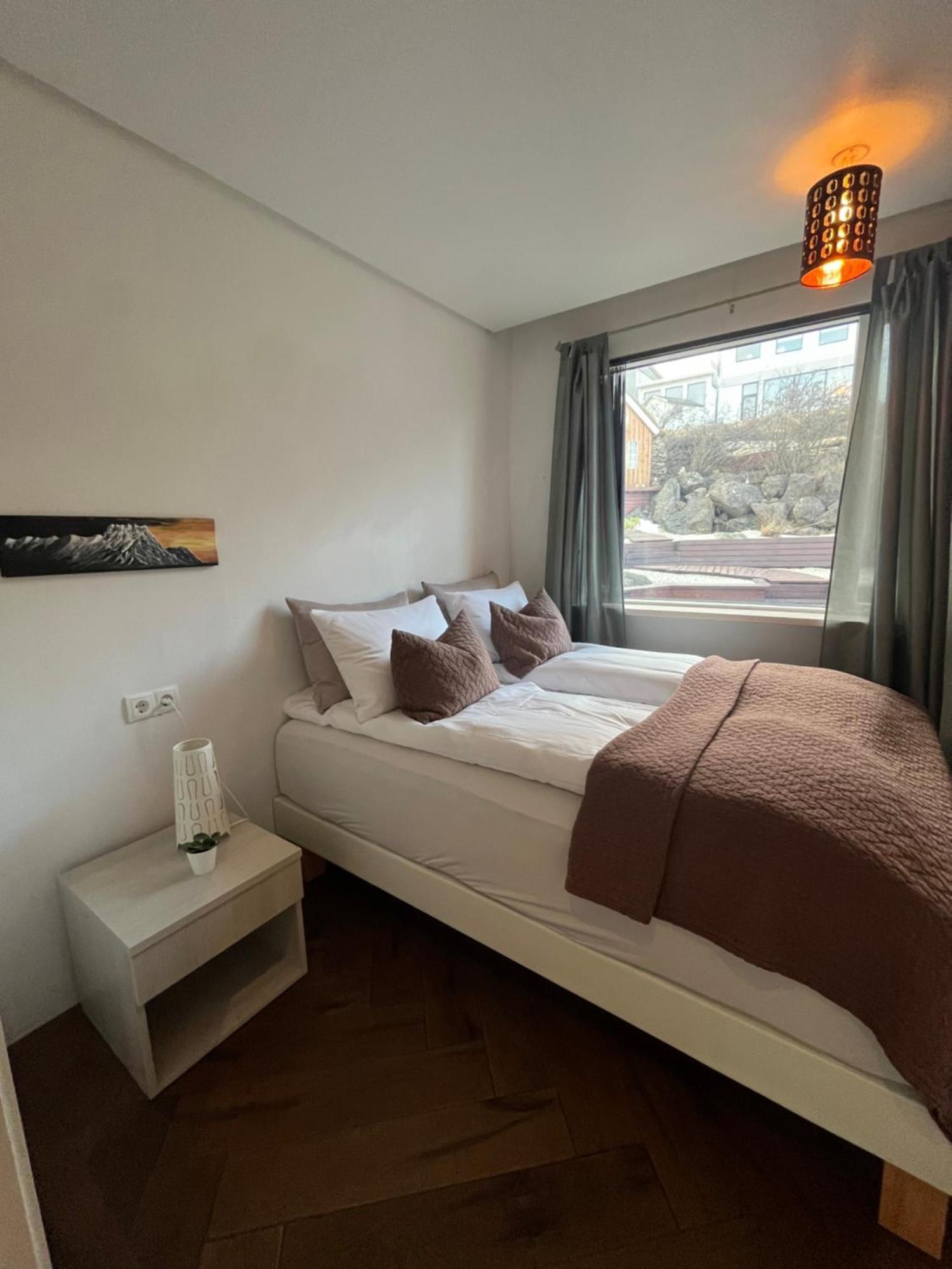 Iceland Sjf Villa, Hot Tub & Outdoor Sauna Amazing Mountains And City View Over 레이캬비크 외부 사진
