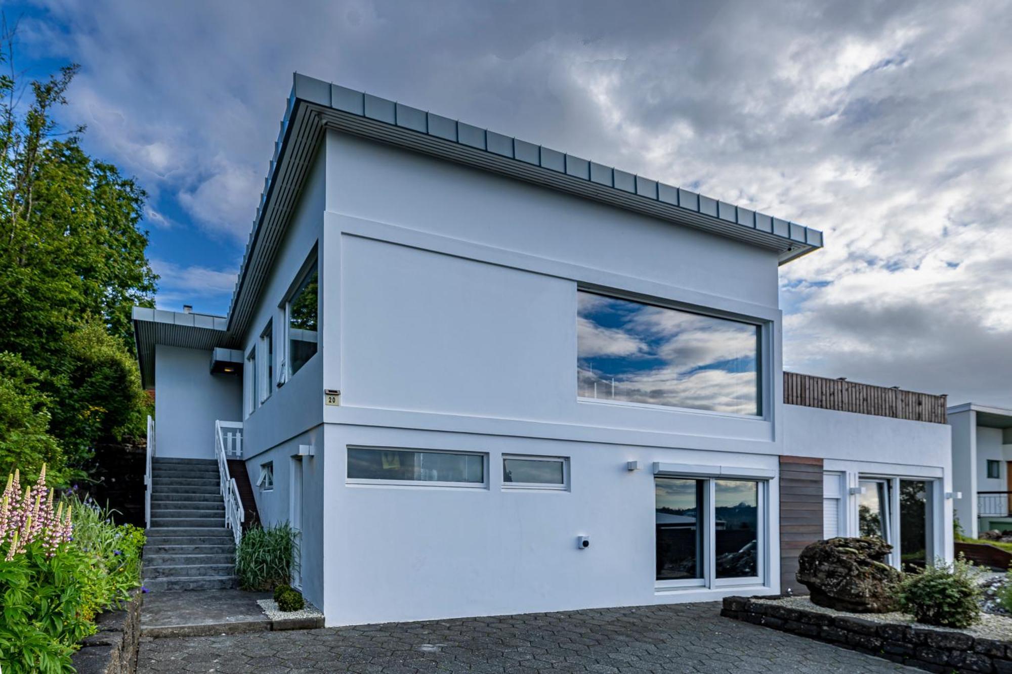 Iceland Sjf Villa, Hot Tub & Outdoor Sauna Amazing Mountains And City View Over 레이캬비크 외부 사진